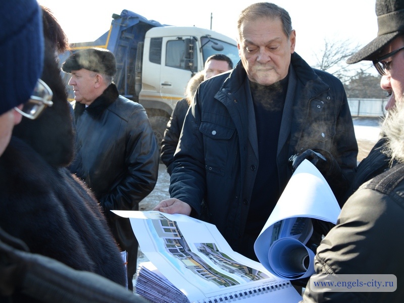 На Шуровой горе забивают сваи для новой школы на 1100 мест