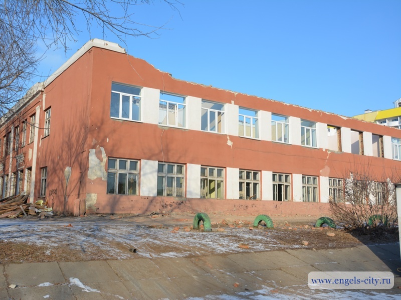 На Шуровой горе забивают сваи для новой школы на 1100 мест