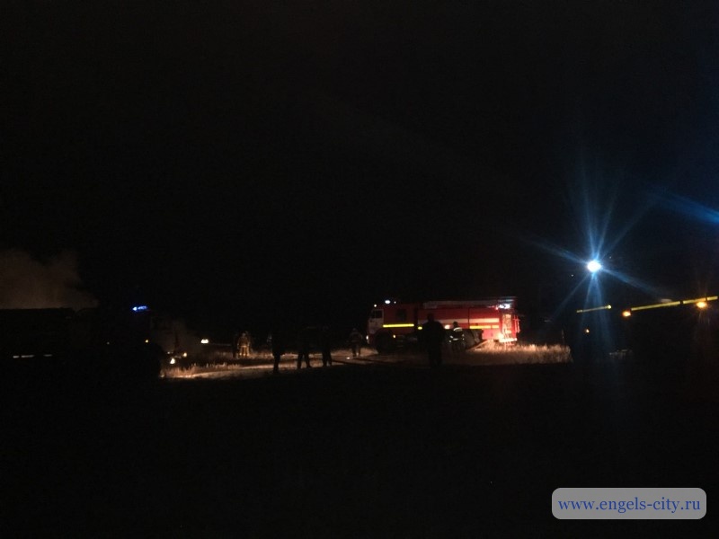 ЧП под Саратовом. Пожарные потушили 4 дома, горящих из-за разлива нефтепродуктов. Видео