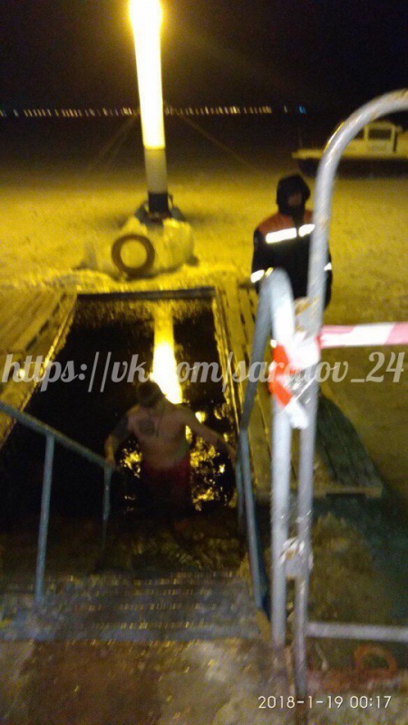 В ночных Крещенских купаниях приняли участие 13 тысяч саратовцев