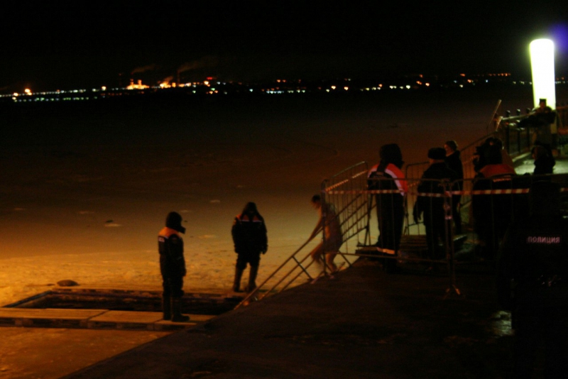 В ночных Крещенских купаниях приняли участие 13 тысяч саратовцев