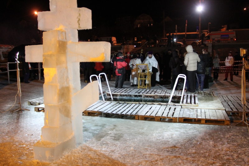 В ночных Крещенских купаниях приняли участие 13 тысяч саратовцев