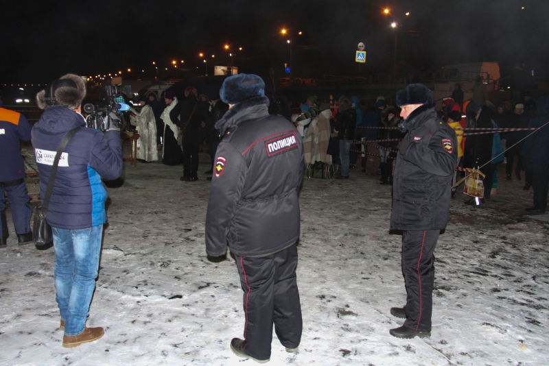 В ночных Крещенских купаниях приняли участие 13 тысяч саратовцев