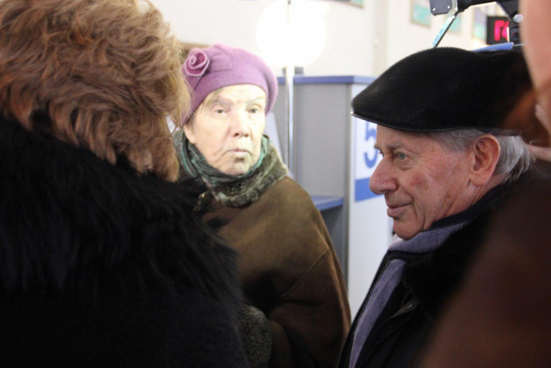 В Саратове работница почты наорала на Ландо за навязчивость