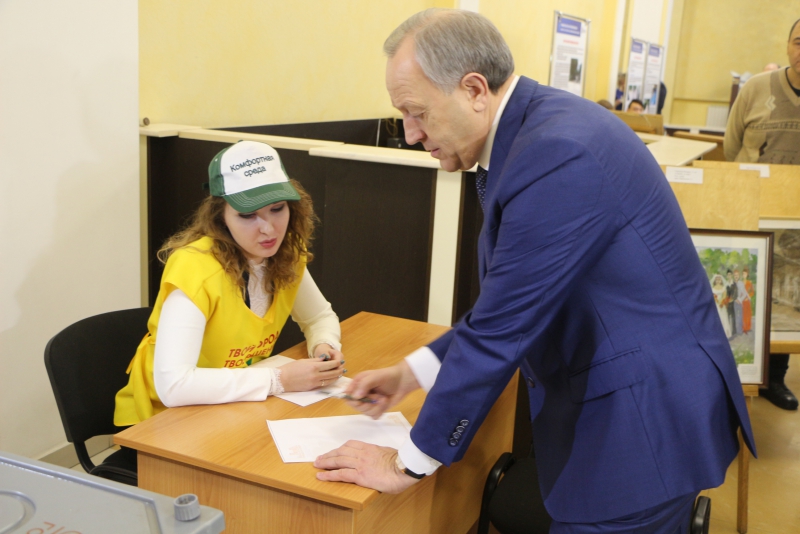 Губернатор посоветовал властям Саратова учиться у МЧС ликвидировать коммунальные аварии