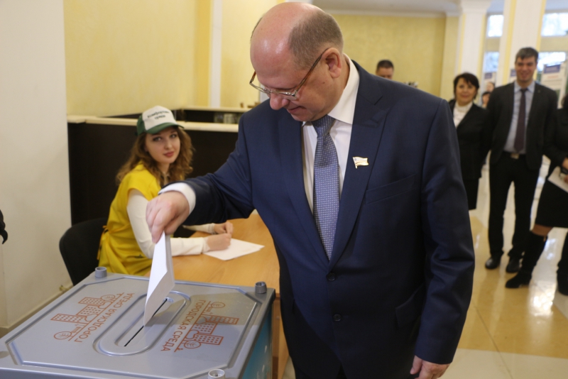 Губернатор посоветовал властям Саратова учиться у МЧС ликвидировать коммунальные аварии