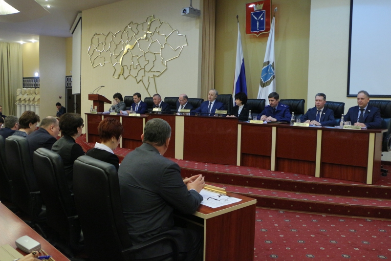 Губернатор посоветовал властям Саратова учиться у МЧС ликвидировать коммунальные аварии