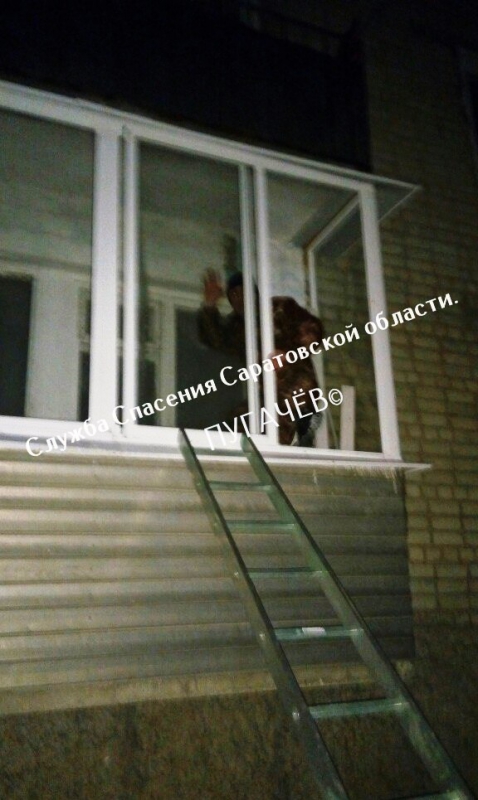 В Пугачеве из запертой квартиры спасли 2-летнего ребенка