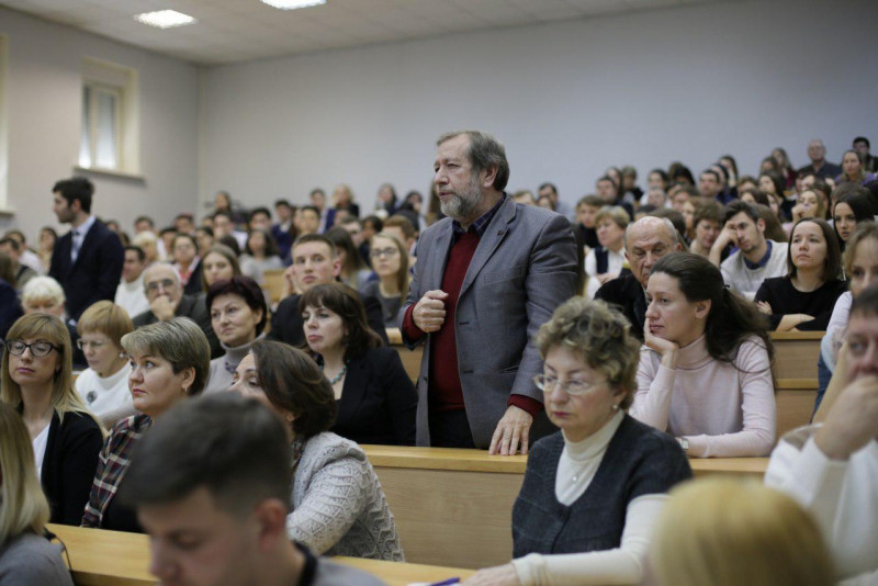 Евгений Примаков рассказал студентам Эконома о внешней политике России