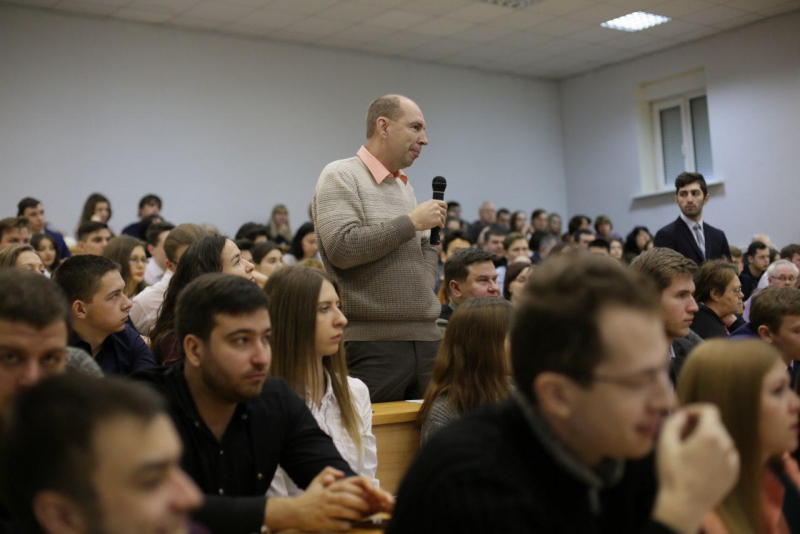 Евгений Примаков рассказал студентам Эконома о внешней политике России