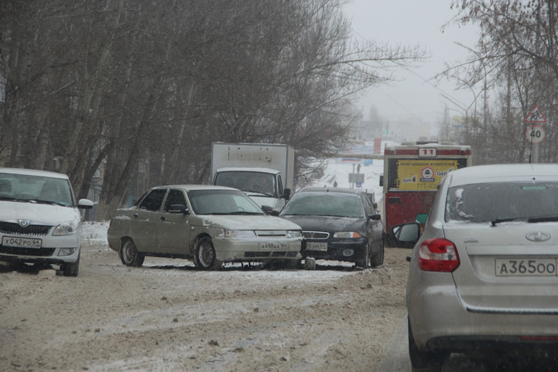 Солнечный пережил транспортный коллапс из-за метели и множества ДТП