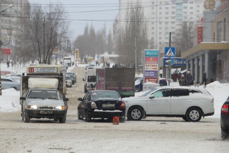 Солнечный пережил транспортный коллапс из-за метели и множества ДТП