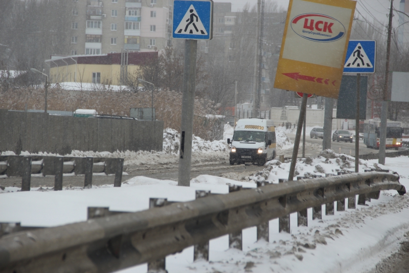 В Ленинском районе прорвало водовод, который вчера починили