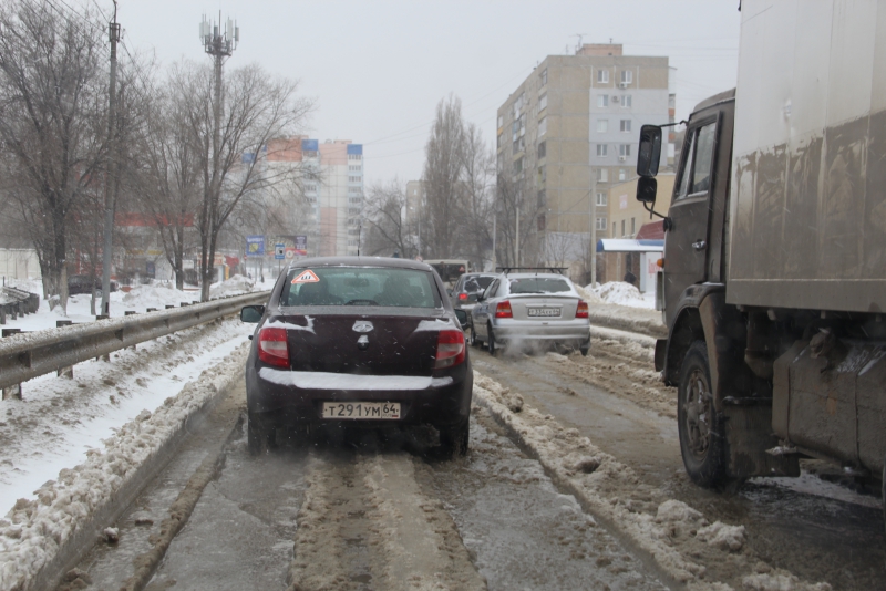 В Ленинском районе прорвало водовод, который вчера починили
