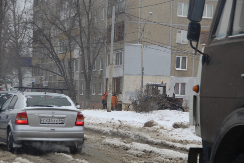 В Ленинском районе прорвало водовод, который вчера починили