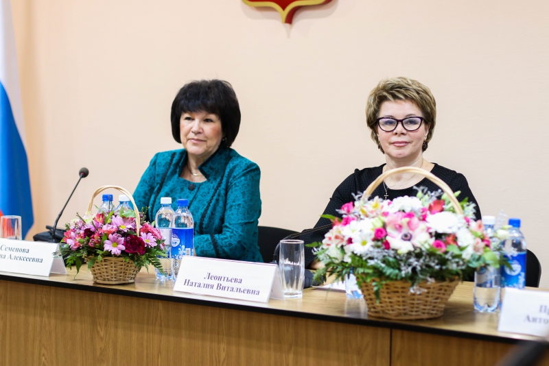 В ССЭИ состоялось вручение дипломов выпускникам президентской программы