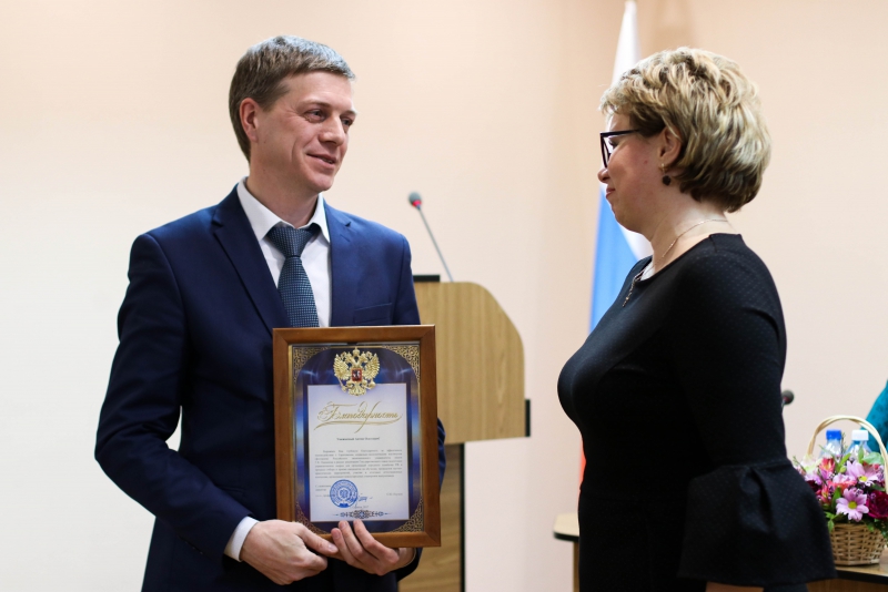 В ССЭИ состоялось вручение дипломов выпускникам президентской программы