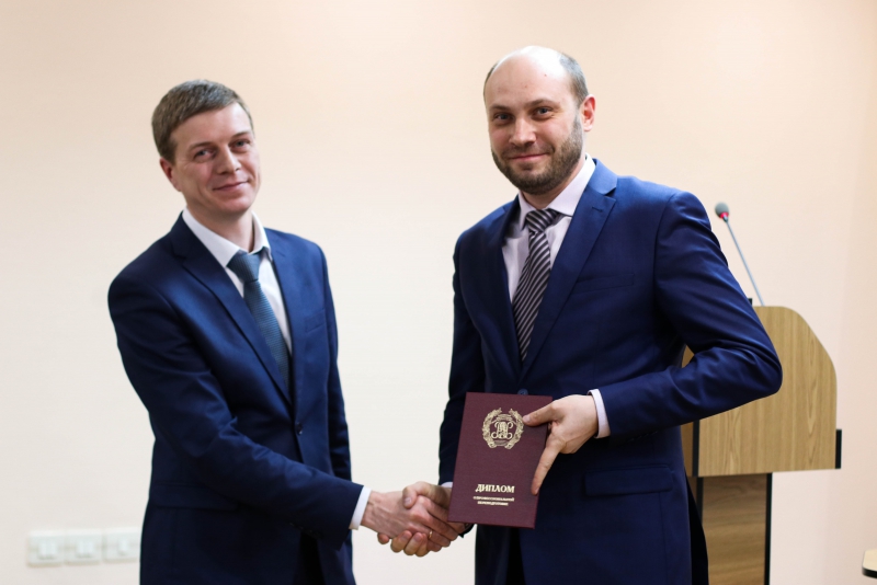 В ССЭИ состоялось вручение дипломов выпускникам президентской программы