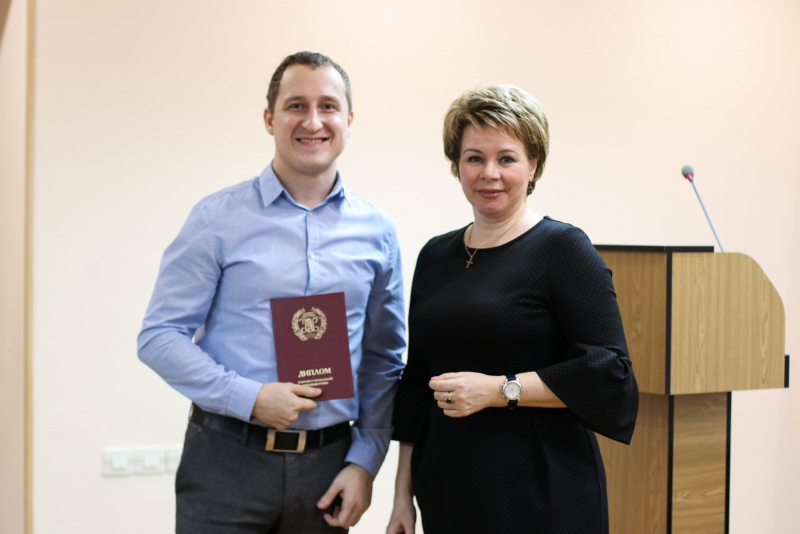 В ССЭИ состоялось вручение дипломов выпускникам президентской программы