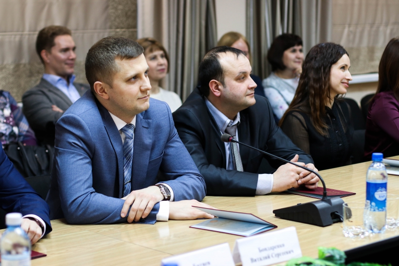 В ССЭИ состоялось вручение дипломов выпускникам президентской программы