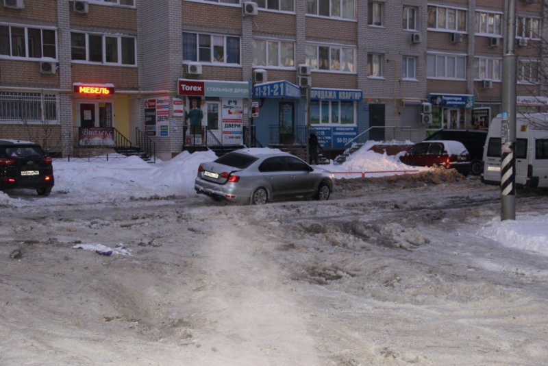 В Юбилейном застрявший на дороге микроавтобус заблокировал движение