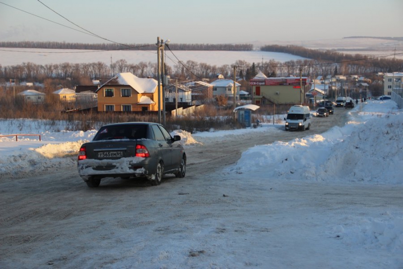 В Саратове граждане рискуют жизнью на обледеневших тротуарах