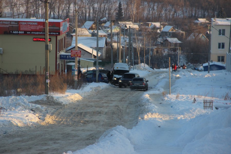 В Саратове граждане рискуют жизнью на обледеневших тротуарах