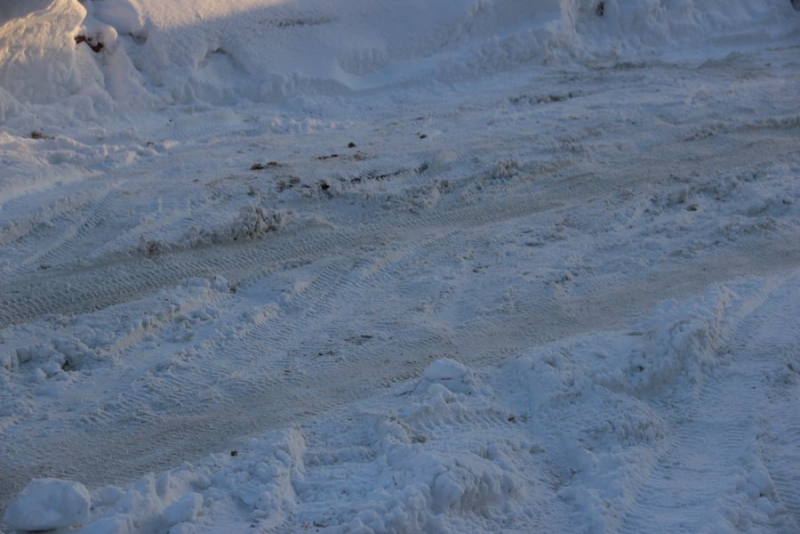 В Саратове граждане рискуют жизнью на обледеневших тротуарах