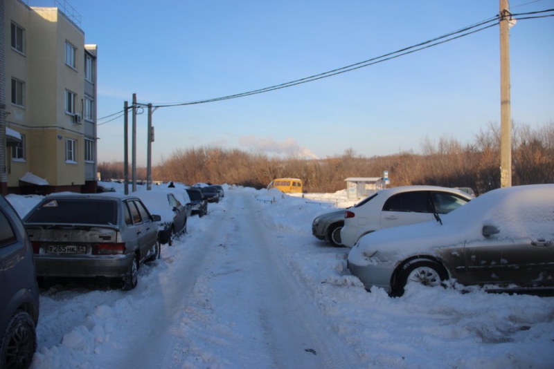 В Саратове граждане рискуют жизнью на обледеневших тротуарах