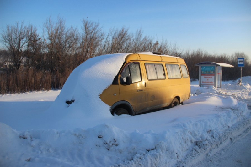 В Саратове граждане рискуют жизнью на обледеневших тротуарах