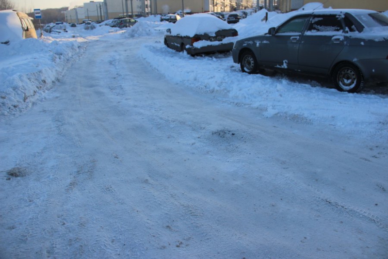 В Саратове граждане рискуют жизнью на обледеневших тротуарах