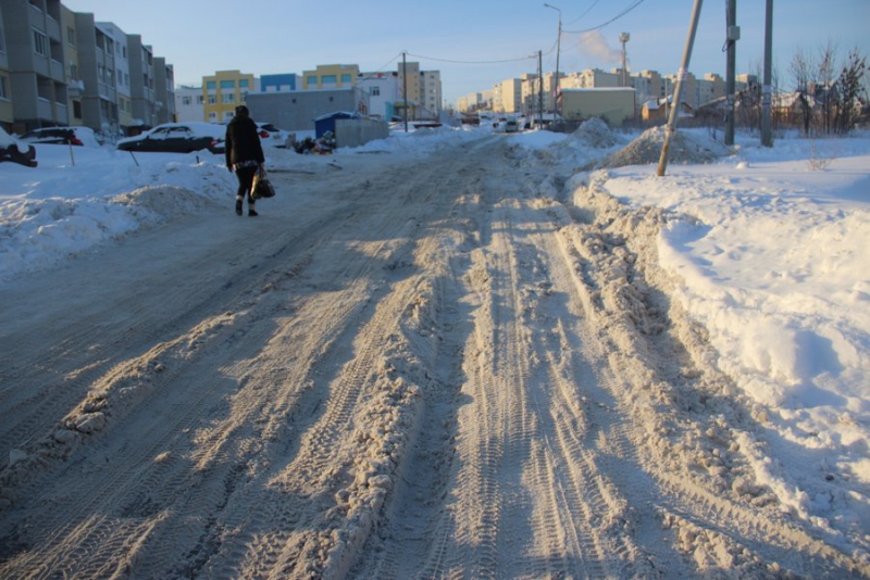 В Саратове граждане рискуют жизнью на обледеневших тротуарах