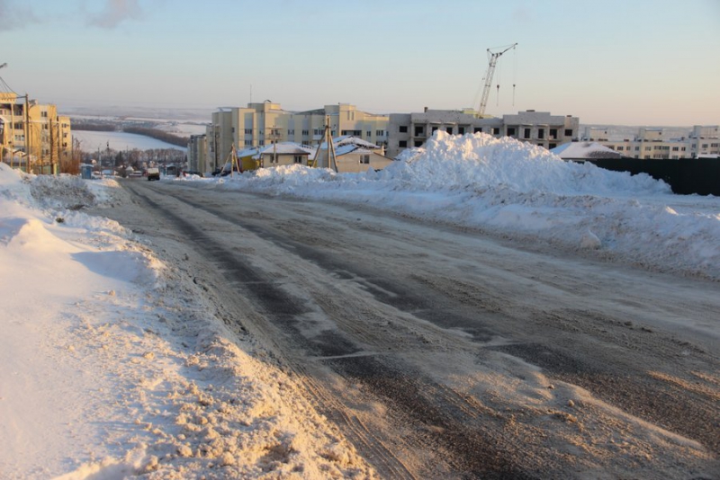 В Саратове граждане рискуют жизнью на обледеневших тротуарах