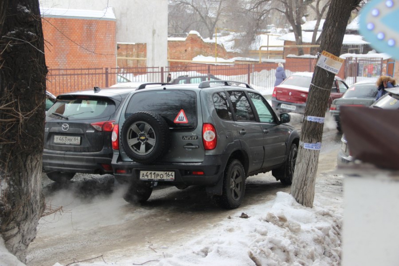 В центре Саратова столкнувшиеся кроссовер и «Жигули» создали затор