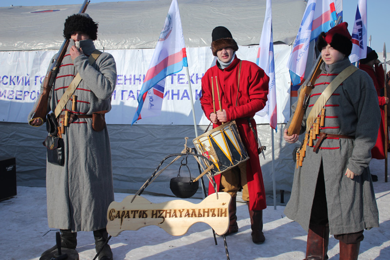 Валерий Радаев наградил студентов и сотрудников СГТУ на «Лыжне России»