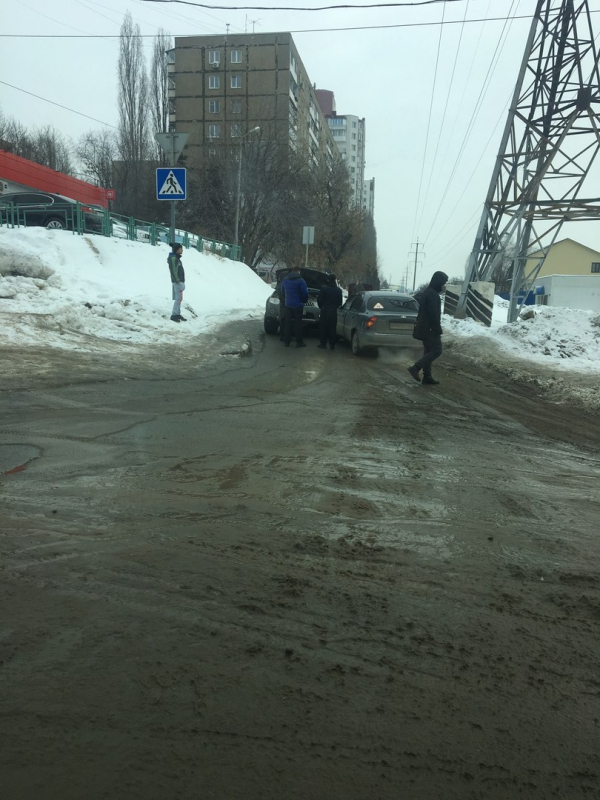 Проезд на улицу Танкистов заблокирован из-за мелкого ДТП