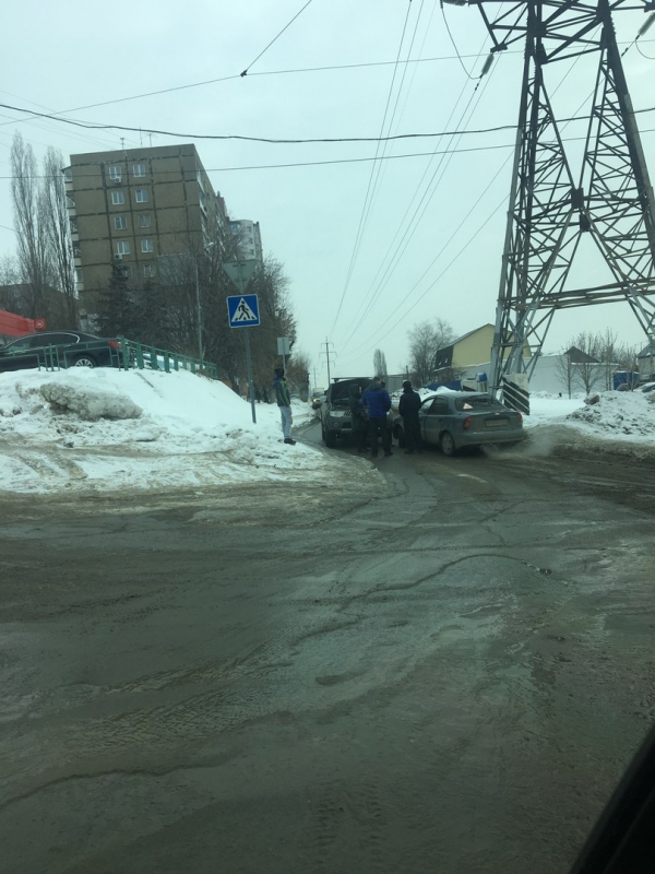 Проезд на улицу Танкистов заблокирован из-за мелкого ДТП