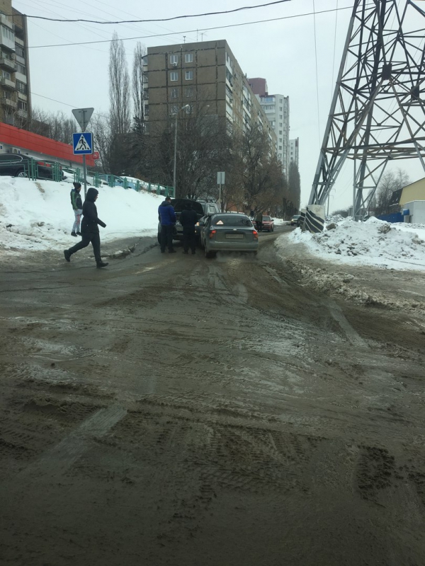 Проезд на улицу Танкистов заблокирован из-за мелкого ДТП