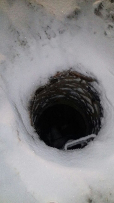 В Саратове обнаружили незаметные под снегом открытые колодцы
