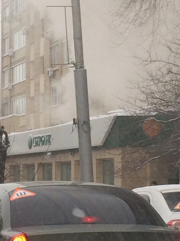 В центре Саратова горит многоэтажный дом