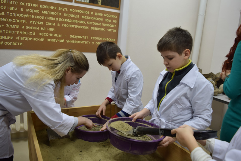В Музее естествознания СГТУ открылась лаборатория для юных палеонтологов и археологов