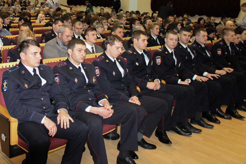 Новый начальник ГУМВД наградил лучших саратовских полицейских