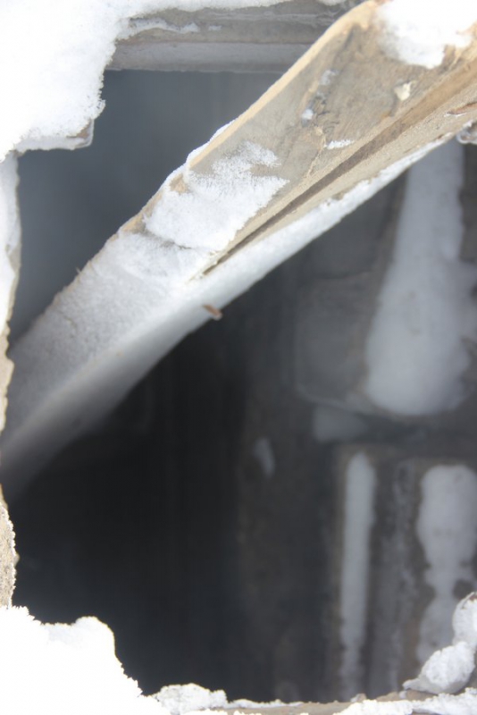 В центре Саратова обнаружили опасную открытую ливневку