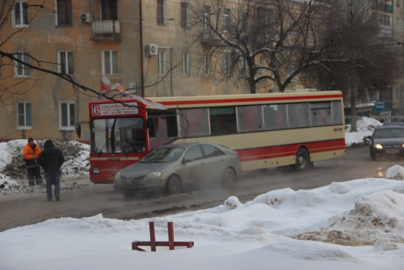 В Саратове столкнулись автобус и легковушка