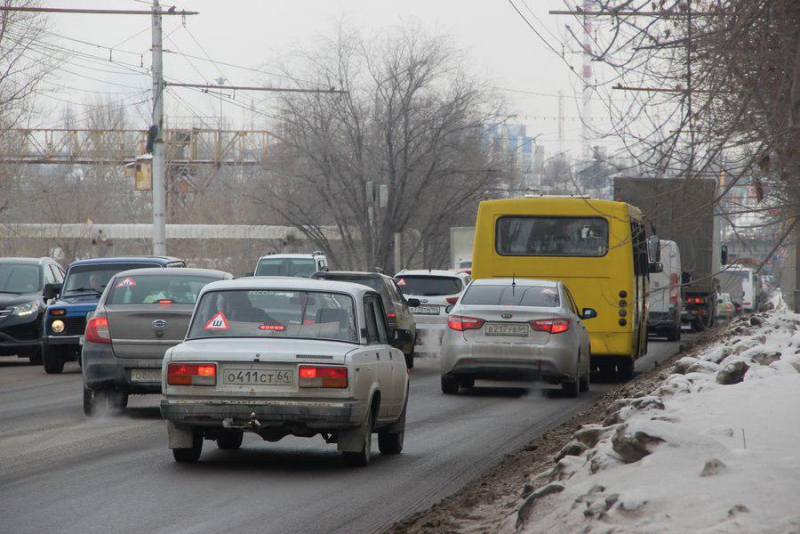На Московском шоссе две иномарки перекрыли движение транспорта