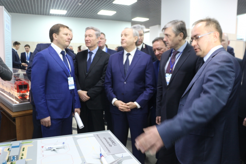 На выставке Саратовского экономического форума гостям презентовали новый вокзал и мост