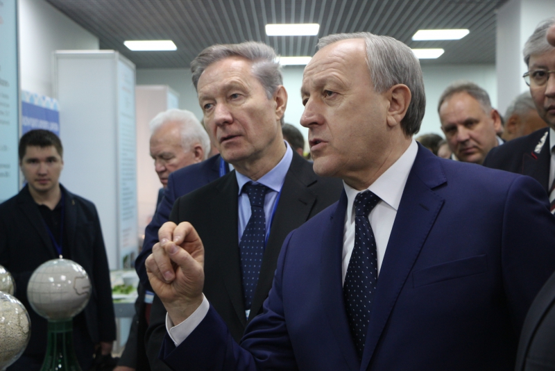 На выставке Саратовского экономического форума гостям презентовали новый вокзал и мост