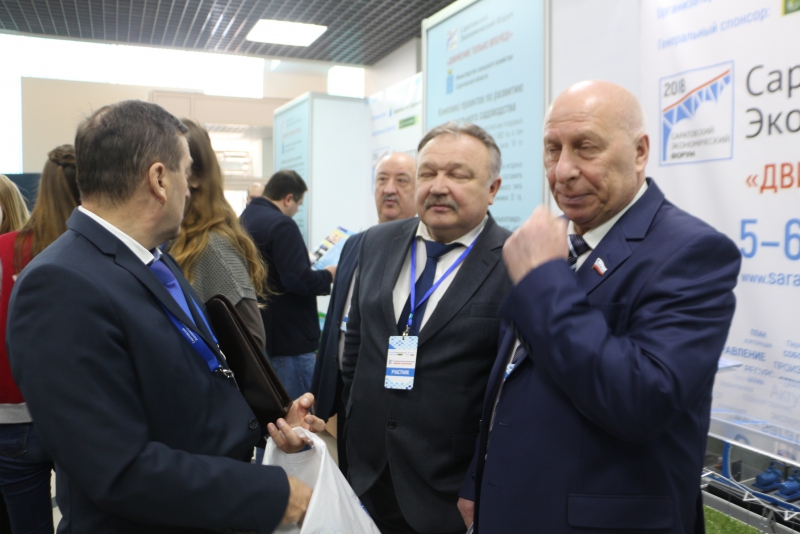 На выставке Саратовского экономического форума гостям презентовали новый вокзал и мост