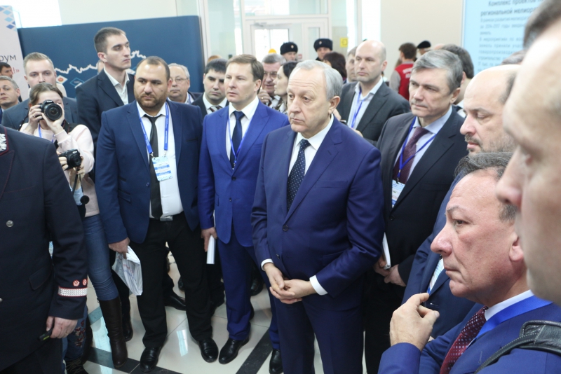 На выставке Саратовского экономического форума гостям презентовали новый вокзал и мост