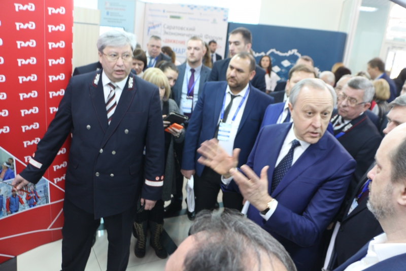 На выставке Саратовского экономического форума гостям презентовали новый вокзал и мост